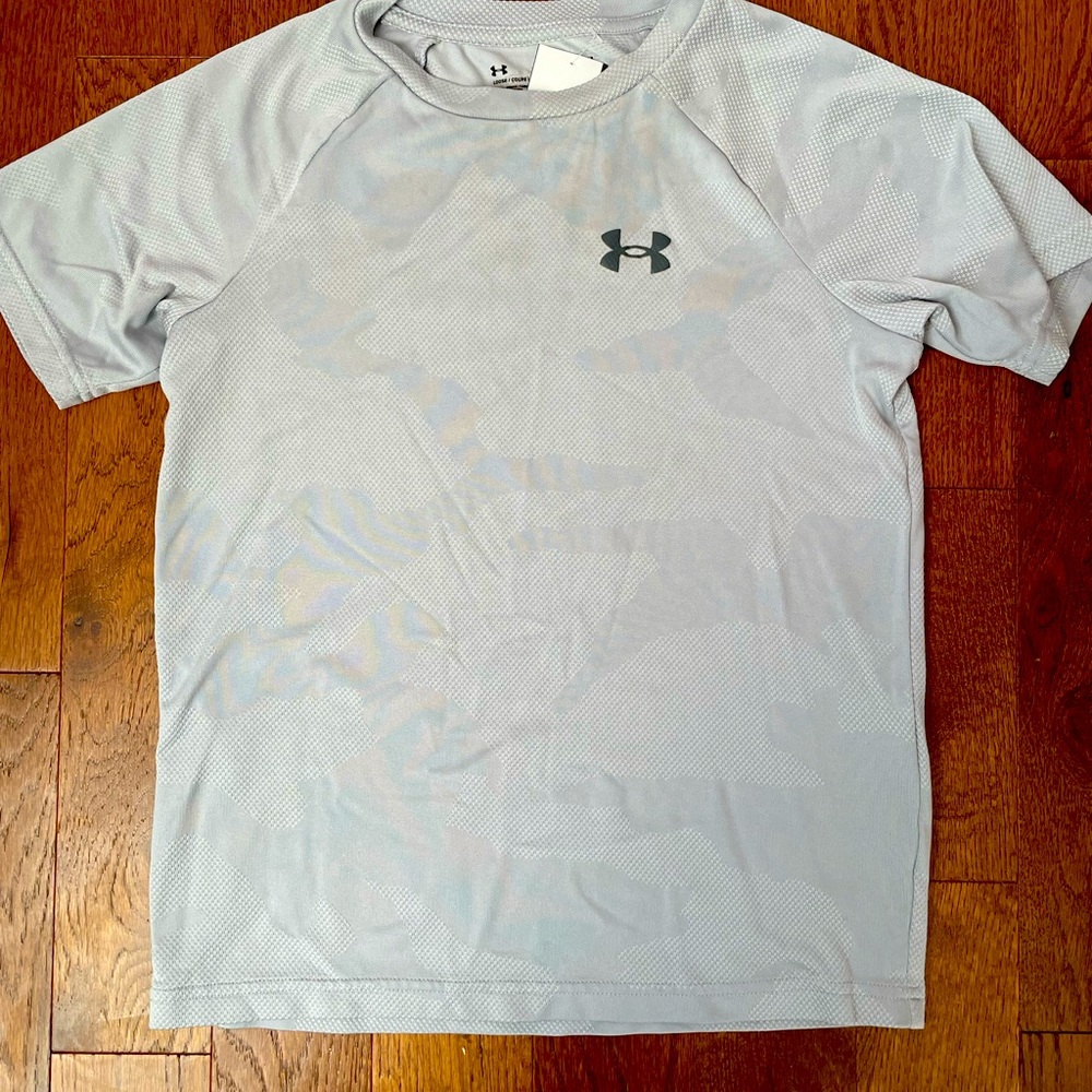 Youth under underarmour tshirt